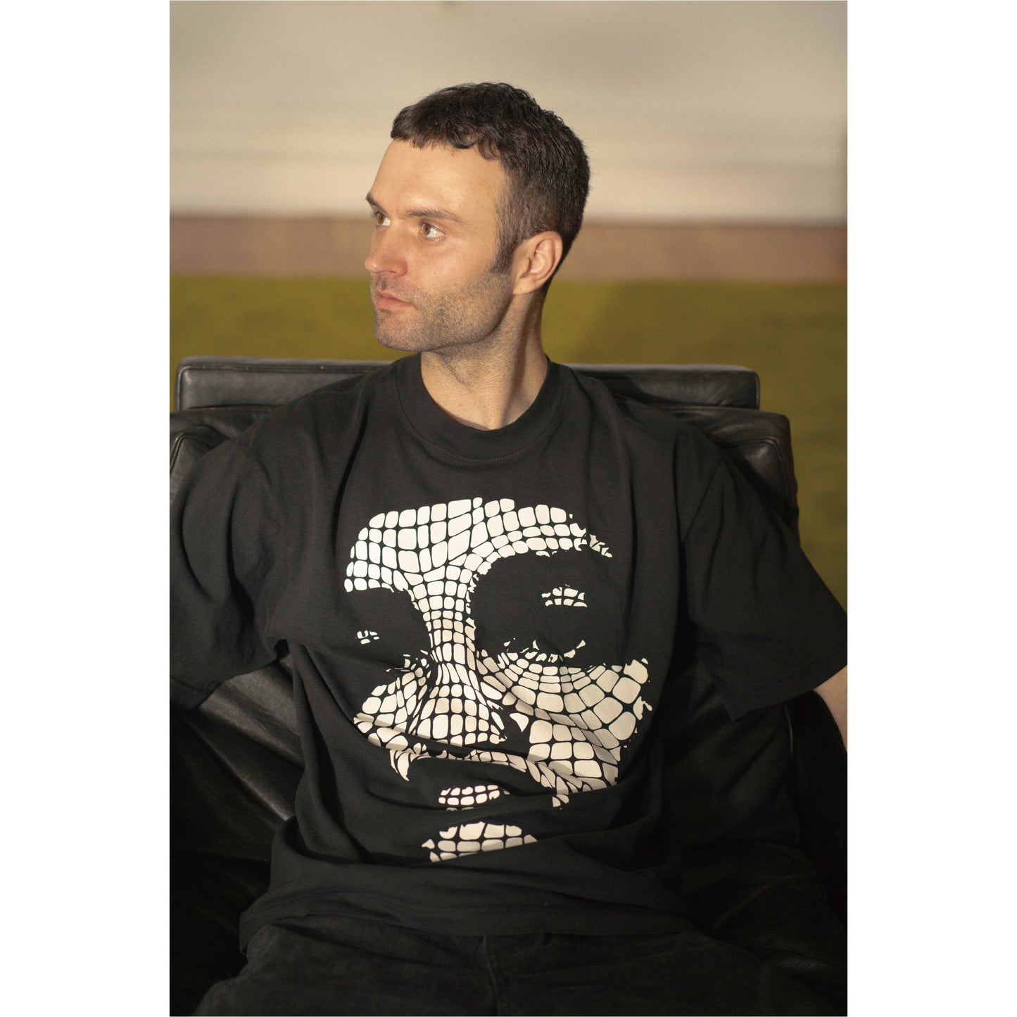 LQQKSTUDIO|Webbed Face TEE|BLACK