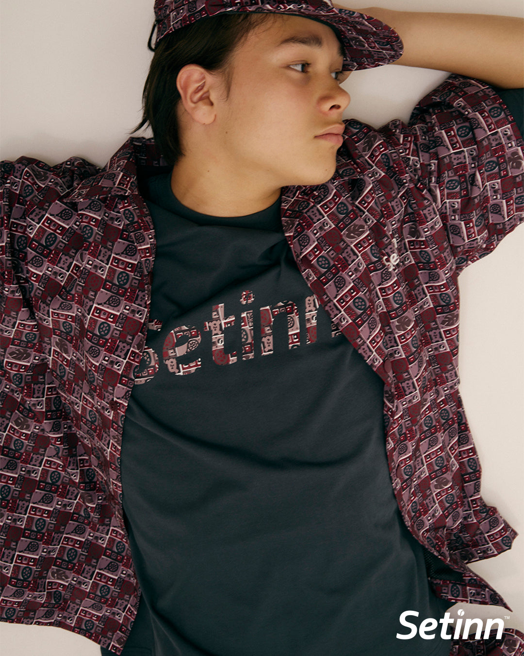 SETINN|Script Logo Tee|CHARCOAL