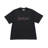 SETINN｜Script Logo Tee｜CHARCOAL