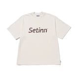 SETINN｜Script Logo Tee｜WHITE